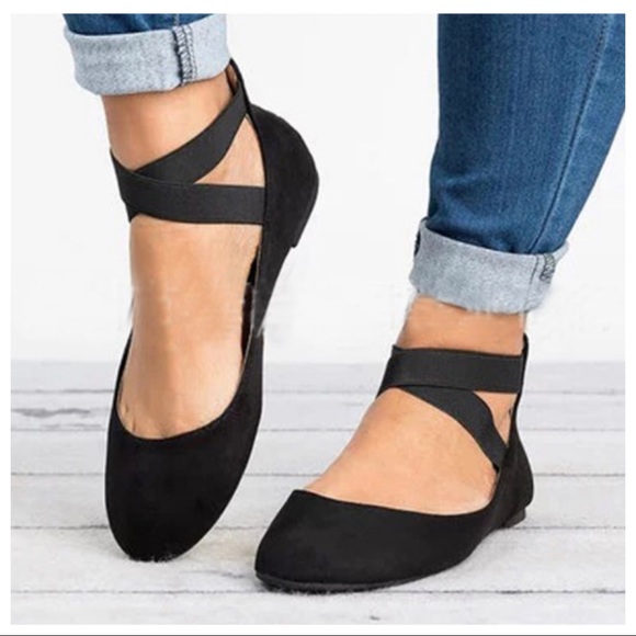 ShopEvelynne Shoes - ✨ONE DAY SALE✨CHIC BLACK BALLET FLATS WITH STRAPS